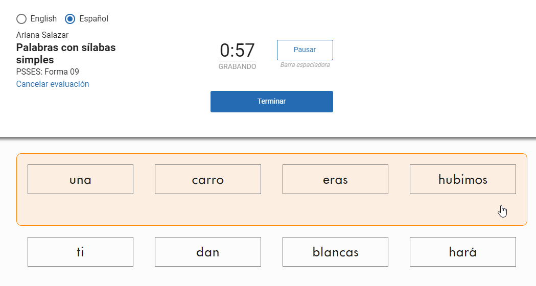 ejemplo de un maestro/a resaltando una fila